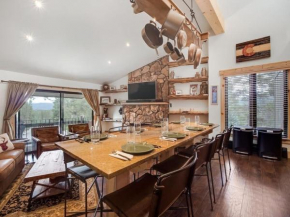 Cozy 2BR Condo Near Peak 8 and Town with Hot Tub Access Breckenridge